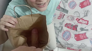 Le doy mi gran polla y una dura follada como regalo de cumpleantilde os a mi pequentilde a hermanastra. H.L.